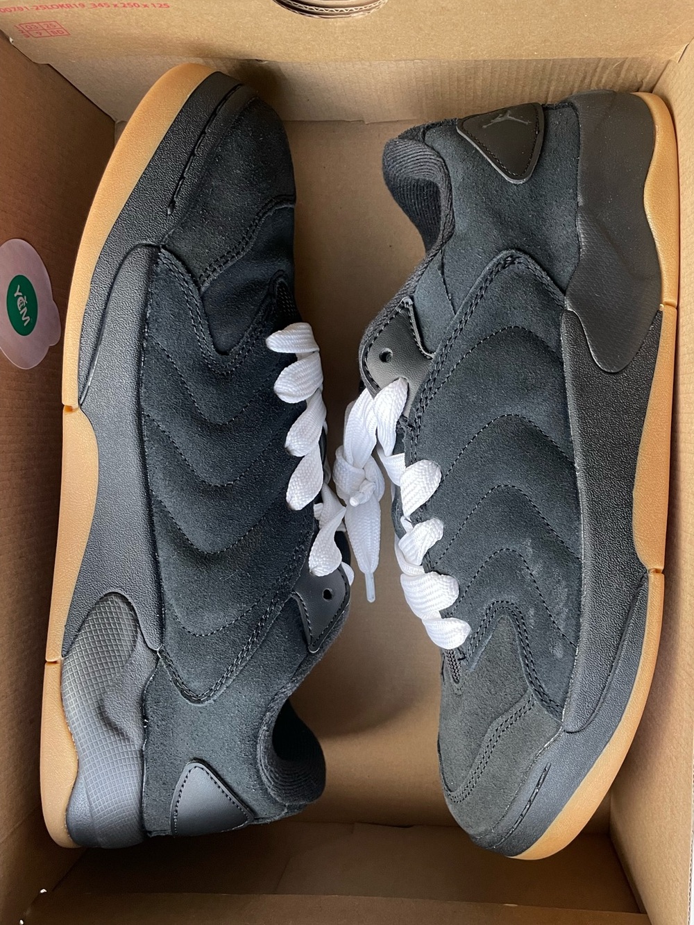 Jordan Session Black Gum